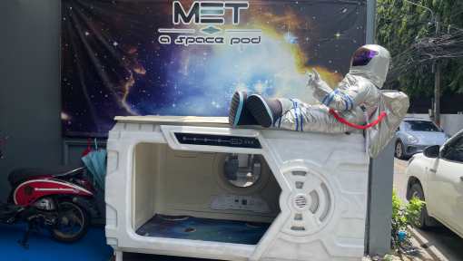 I MET A SPACE POD, Host, Bangkok, Thailand